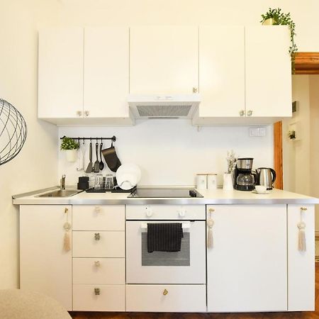 בוקרשט Vintage Elegance, Modern Comfort: 1Br Apartment Overlooking Calea Victoriei מראה חיצוני תמונה