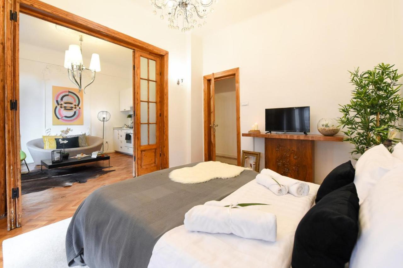 בוקרשט Vintage Elegance, Modern Comfort: 1Br Apartment Overlooking Calea Victoriei מראה חיצוני תמונה