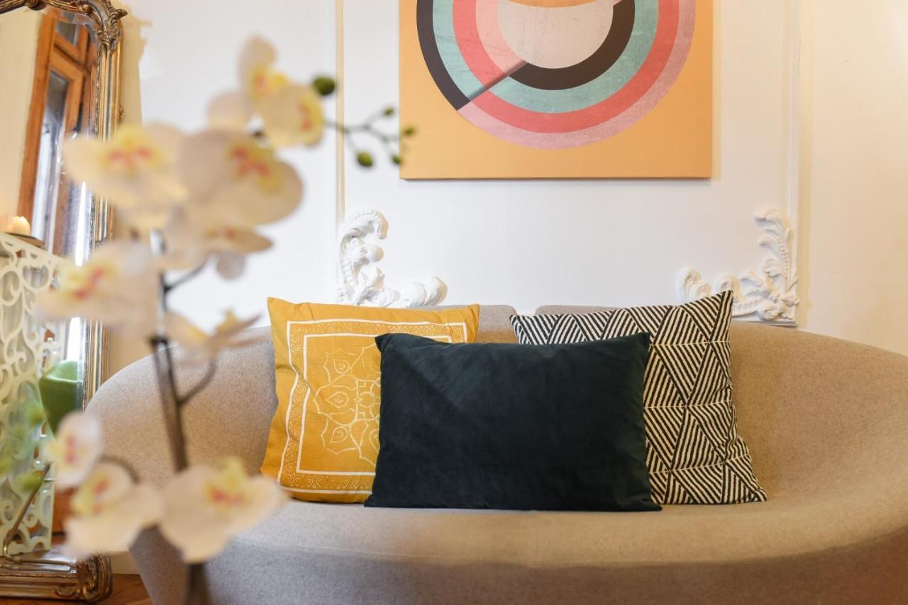 בוקרשט Vintage Elegance, Modern Comfort: 1Br Apartment Overlooking Calea Victoriei מראה חיצוני תמונה