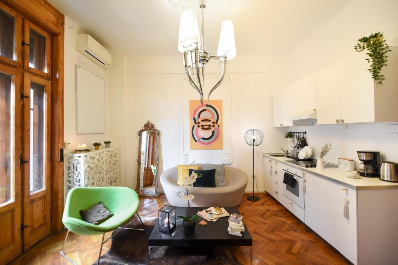 בוקרשט Vintage Elegance, Modern Comfort: 1Br Apartment Overlooking Calea Victoriei מראה חיצוני תמונה