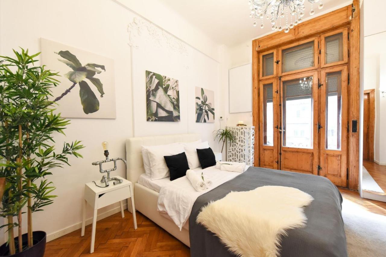 בוקרשט Vintage Elegance, Modern Comfort: 1Br Apartment Overlooking Calea Victoriei מראה חיצוני תמונה