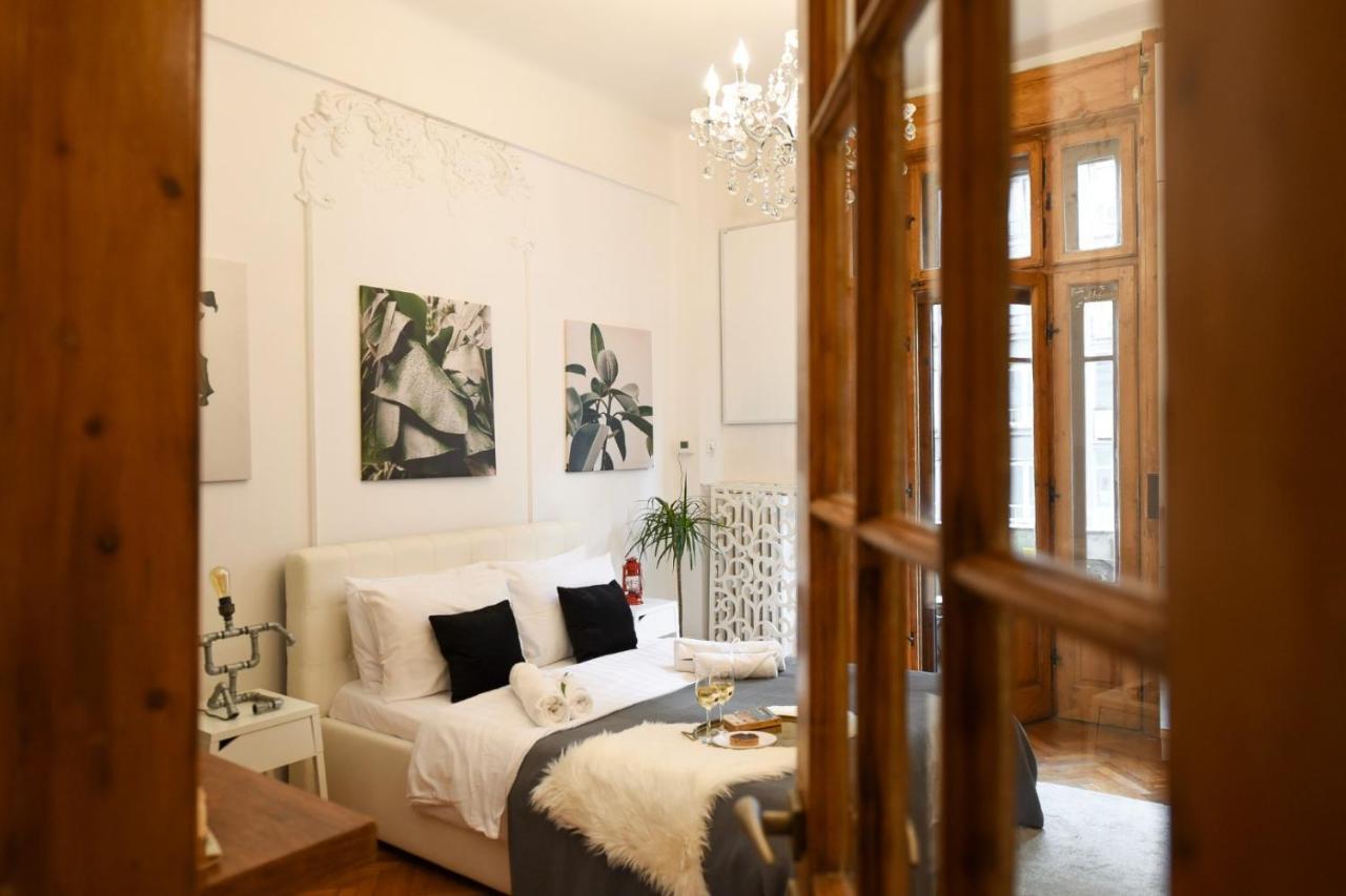 בוקרשט Vintage Elegance, Modern Comfort: 1Br Apartment Overlooking Calea Victoriei מראה חיצוני תמונה
